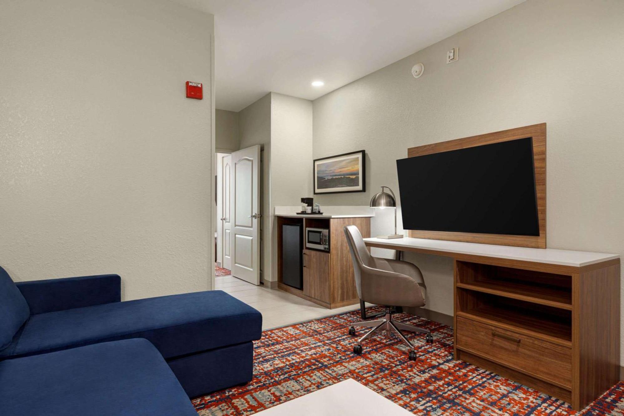 La Quinta By Wyndham Oxford - Anniston Hotel Exterior foto